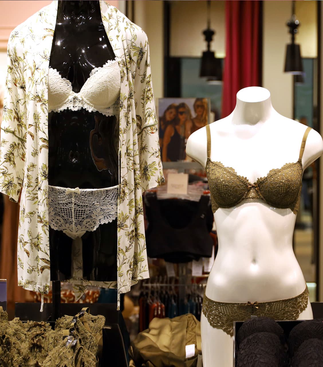 Contacta con Encantos Moda Íntima